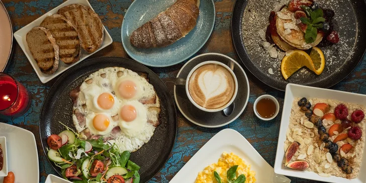 O skvelý štart do každého dňa sa postarajú chutné raňajky, ktoré si vyberiete z aktuálneho Á la carte raňajkového menu.