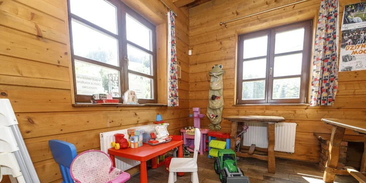 V restauraci je připravený dětský koutek.