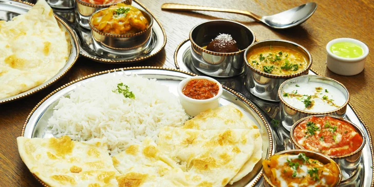 Lze objednat jak vegetariánské a kuřecí, tak i dvě stejná Thali.