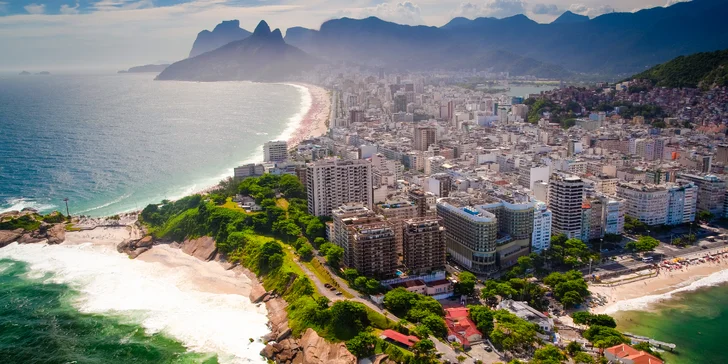 Výhľad na pláže Copacabana a Ipanema
