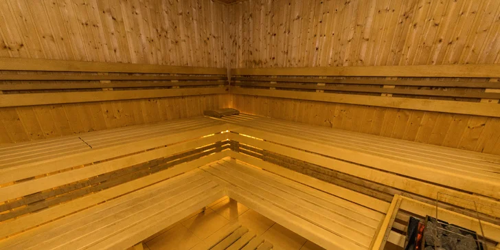 Do sáun môžu iba hostia starší ako 15 rokov.