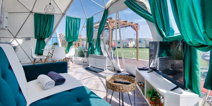 Dizajnové chatky či kupoly v Holiday Park vám poskytnú všetok komfort.