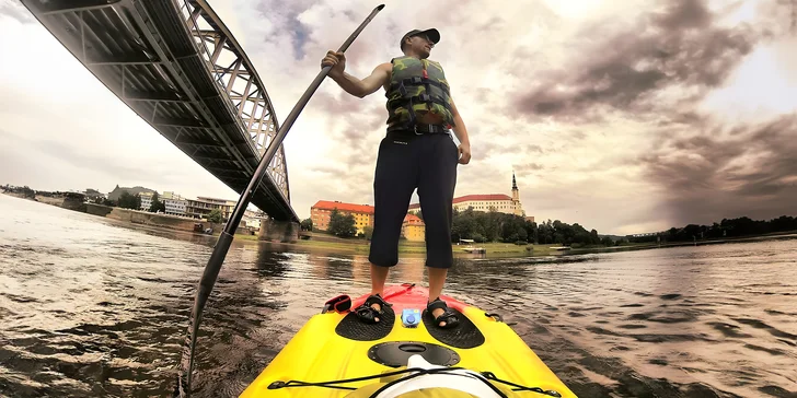 Celodenní půjčení paddleboardu, kajaku nebo raftu na Labském nábřeží v Děčíně