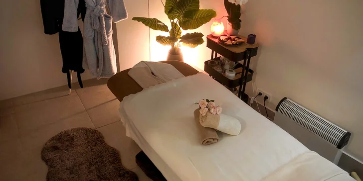 Po jemném peelingu vás čeká intenzivní prohřátí organismu pomocí termální deky (25–30 min). 