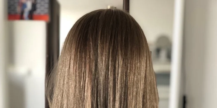 Kadeřnice pracuje s vlasovou kosmetikou L'Oréal a Fanola. 