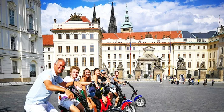 Pokud zvolíte variantu s průvodcem, ukáže vám všechna krásná místa Prahy. 