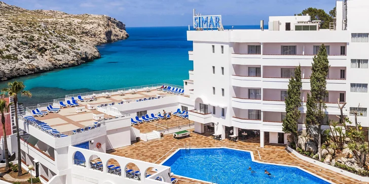 Mallorca letecky: 3* hotel Globales Simar přímo u moře, all inclusive, bazén, denní animační program i diskotéka