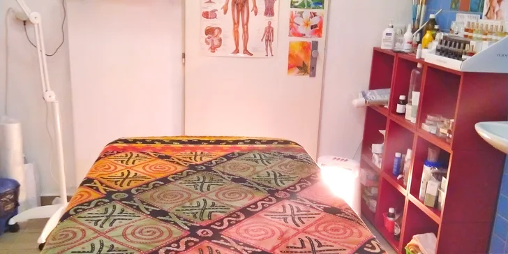 Skvělou volbou pro boj s celulitidou a otoky je také lymfodrenáž manuální.