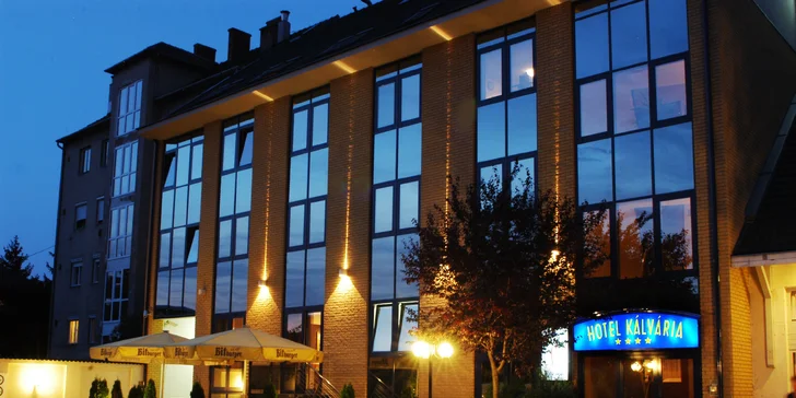  Budova hotelu je rozdělená na 3– a 4hvězdičkovou část.