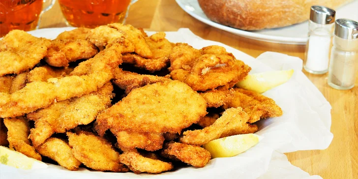 Nacpěte se na řízkové hostině: 1 nebo 2 kg vepřových a kuřecích řízečků