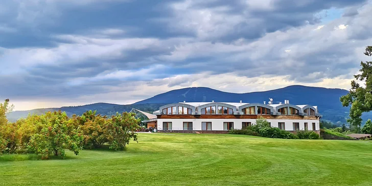 Bude plný výletů i relaxace ve wellness, kam máte neomezený vstup. 