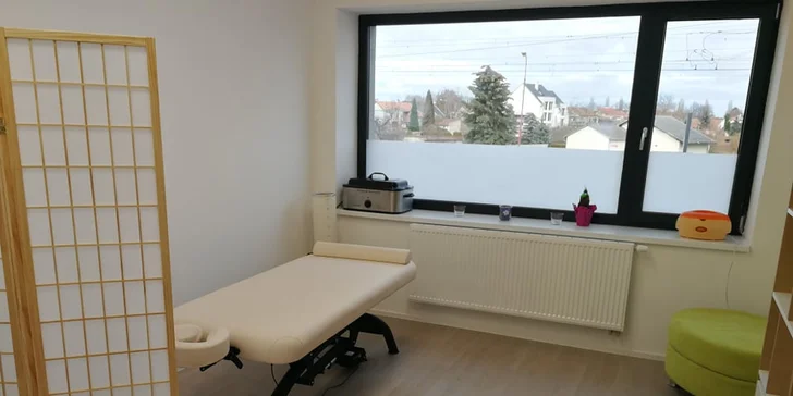 Metoda využívá antivirových, antibakteriálních a protizánětlivých vlastností devíti esenciálních olejů.