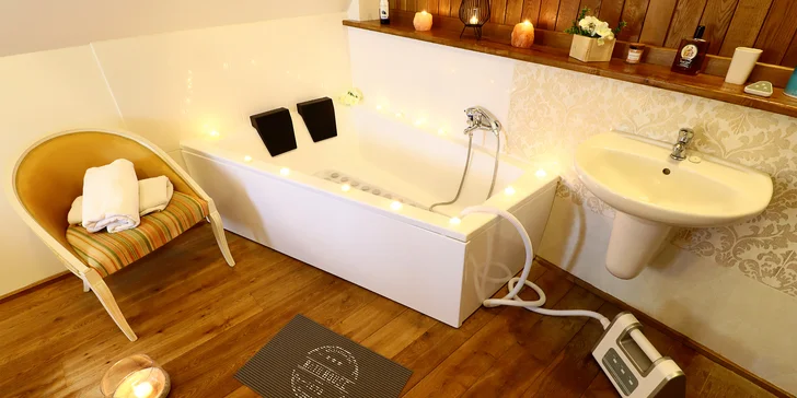 Těšit se můžete na romantiku ve vaně, horko v infrasauně i relax v odpočinkové místnosti.