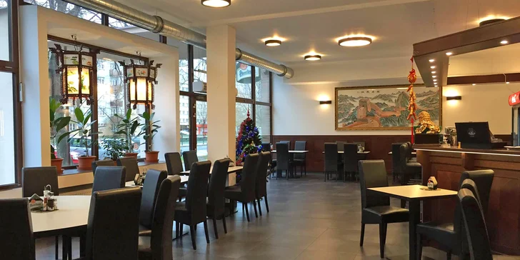 Díky otevřenému voucheru na 500 Kč máte otevřené i celé zdejší menu – voucher platí na předkrmy, polévky, hlavní chody, přílohy i dezerty a sushi. 