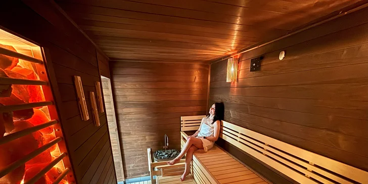 Ve wellness je vířivka a finská sauna. 