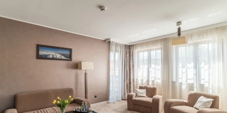 Některé pokoje mají vlastní balkon. 