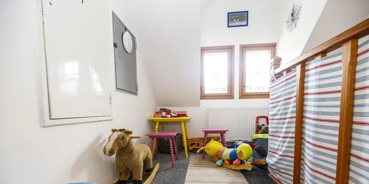 Když nevyjde počasí, tak se děti vydovádí ve vnitřní herně. 