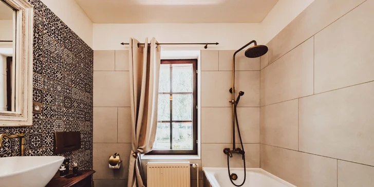 Pro romantickou dovolenou je toto místo jako stvořené (na fotce Anglický pokoj). 