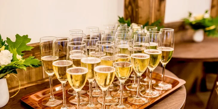 Během večera můžete neomezeně konzumovat vybrané nealkoholické i alkoholické nápoje.
