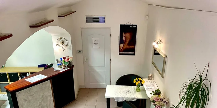 Salon je snadno dostupný MHD ze zastávky Šumavská nebo metra na Náměstí Míru. 
