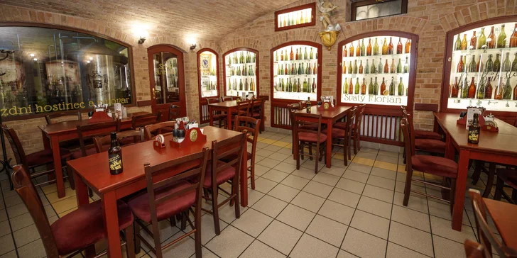 Ubytujete sa v jednom z hotelov F&F Hotels Loket (Císař Ferdinand a St. Florián), ktoré sa nachádzajú v centre mesta na námestí a sú od seba vzdialené 20–100 metrov.