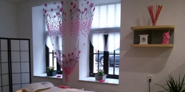 Položíte se na vyhřívané lehátko a budete relaxovat. 