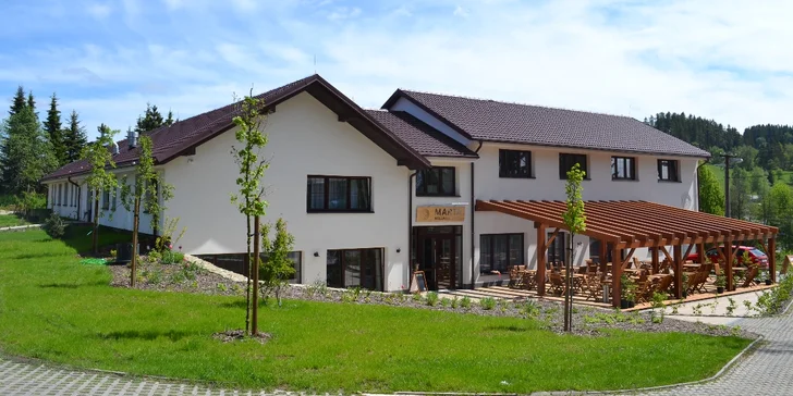 Navíc je hotel postavený v krásné krajině, kde si můžou děti dosytosti užít čerstvého vzduchu.