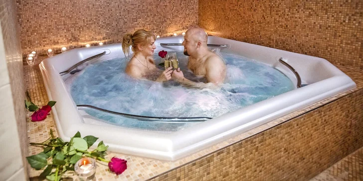 Užijte si romantiku v komfortním whirlpoolu pro dva v hotelu Green Paradise.
