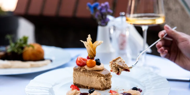 O závěrečnou tečku se postará karamelový cheesecake. 