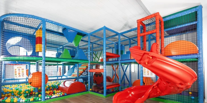 Pokud přijedete i s dětmi, rozhodně tu budou nadšené. V resortu je herna Kids Play, kde jsou k dispozici hry, plyšáci, omalovánky i tabule na kreslení.