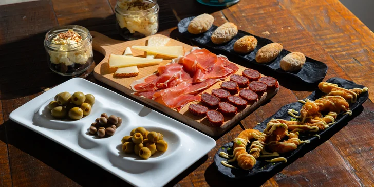 Tapas a čokoládová zmrzlina s mangovou penou pre 2 osoby