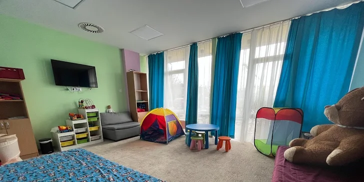 Pro děti je tu dětský koutek Kaméleon.