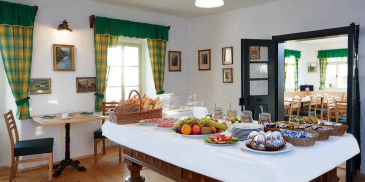 Večeře je servírovaná, podává se tříchodové menu dle výběru.
