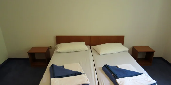 Apartmány jsou jednoduše zařízené, uvnitř je ale čisto a útulno. 