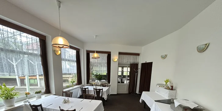 V restauraci se můžete stavit i na oběd nebo večeři. 