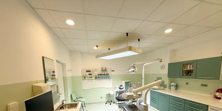 Na výběr jsou balíčky s air-flow a fluoridací pro dospělé i děti.
