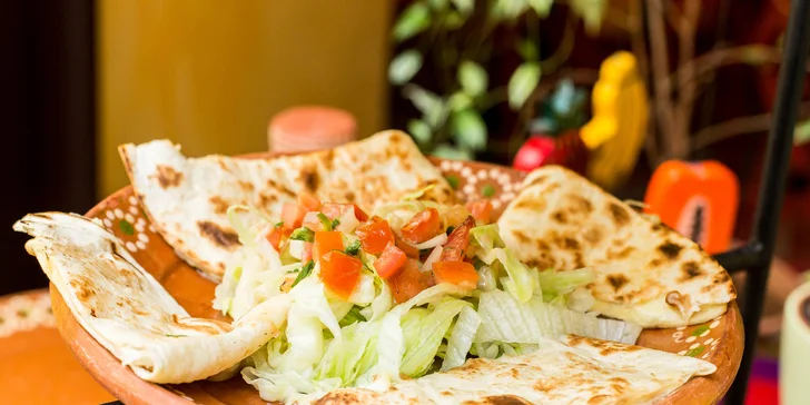 4 x Quesadillas z pšeničnej tortilly a 50 g Ľadový šalát s dressingom z tamarinda
