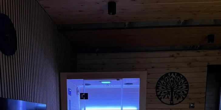 Uvnitř chaty se můžete neomezeně prohřívat v infrasauně.