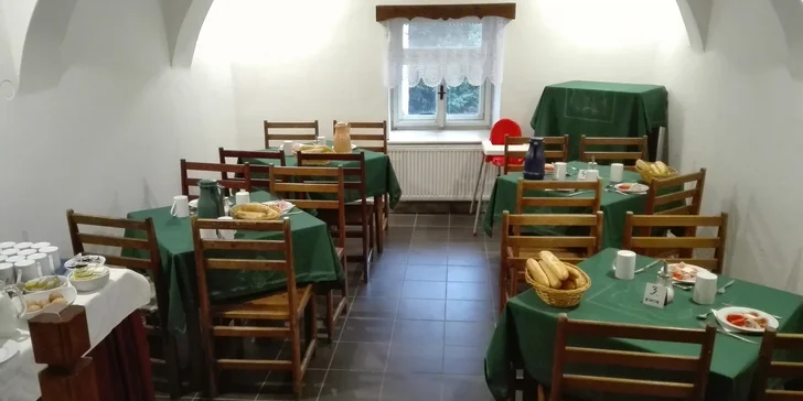 A v restauraci si každé ráno vychutnáte servírovanou snídani.