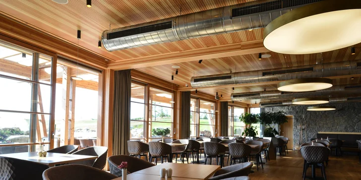 V restauraci sází na regionální produkty, zásobuje je například Ekofarma Kozojedy. 