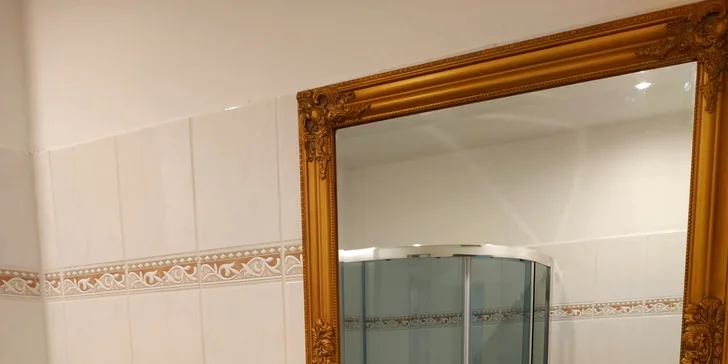 Každý pokoj má vlastní sociální zařízení.