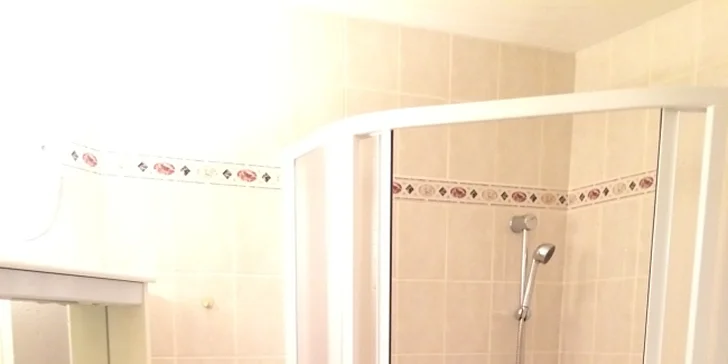 Pokoje mají vlastní sociální zařízení.