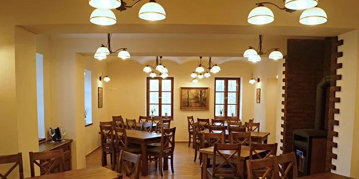 V restauraci si každé ráno pochutnáte na servírované snídani.