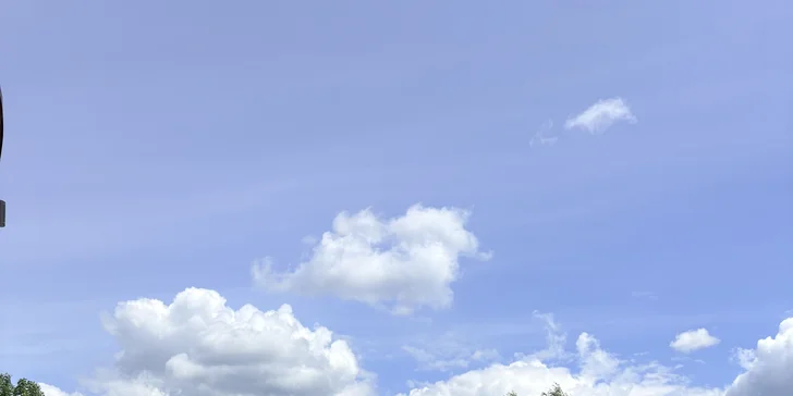 Kúpať sa budete v bazéne a prírodnom biotope.