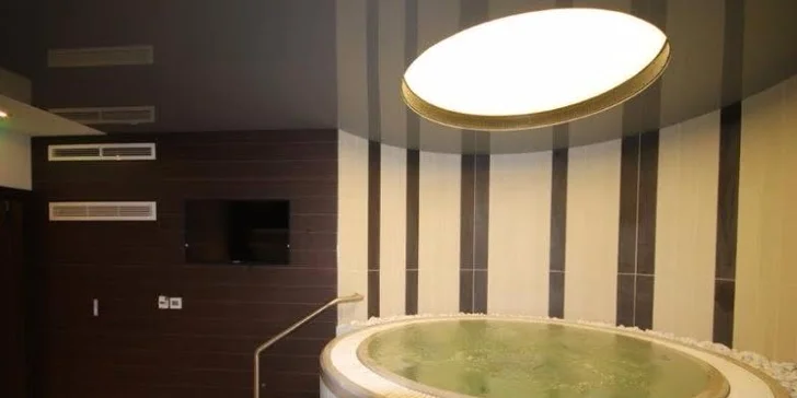 V Aqua zóně strávíte 60 minut. Není privátní, potkat tu můžete hotelové hosty. 