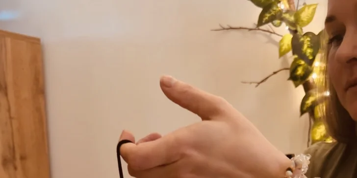Tento typ terapie je ideálny pre tých, ktorí hľadajú relaxáciu bez fyzického tlaku klasickej masáže.