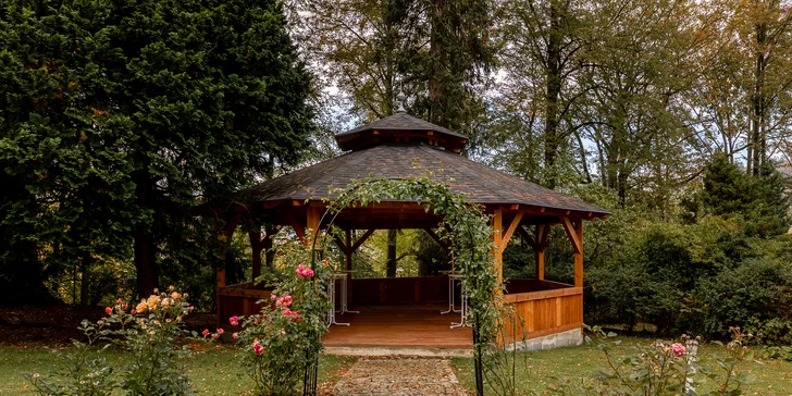 K hotelu přiléhá malebná zahrada.