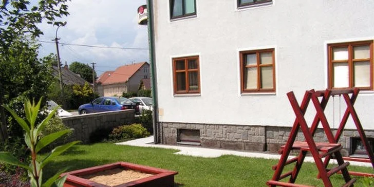 Vaši nejmenší se vyřádí na dětském hřišti. 