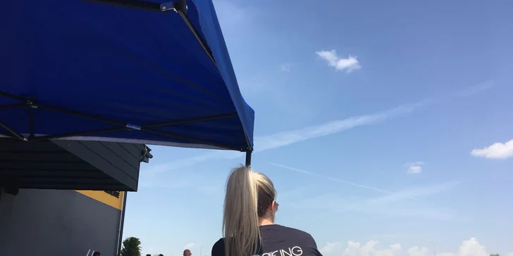 V areálu je k dispozici sociální zařízení a občerstvení.