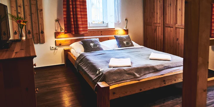 Ubytují vás útulné apartmány Na Faře (apartmán s terasou 4+2).